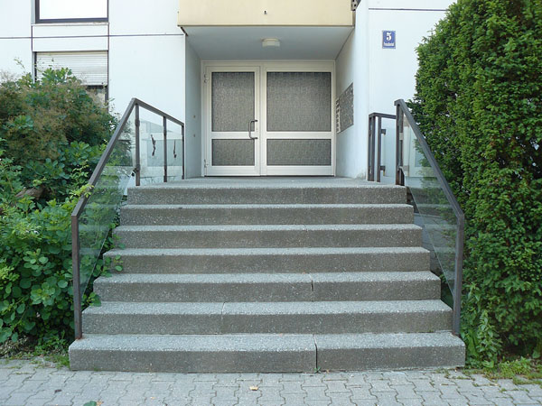 Hochhaus Freudental 5, Sanierung Eingangsrampe und Treppe, Kempten