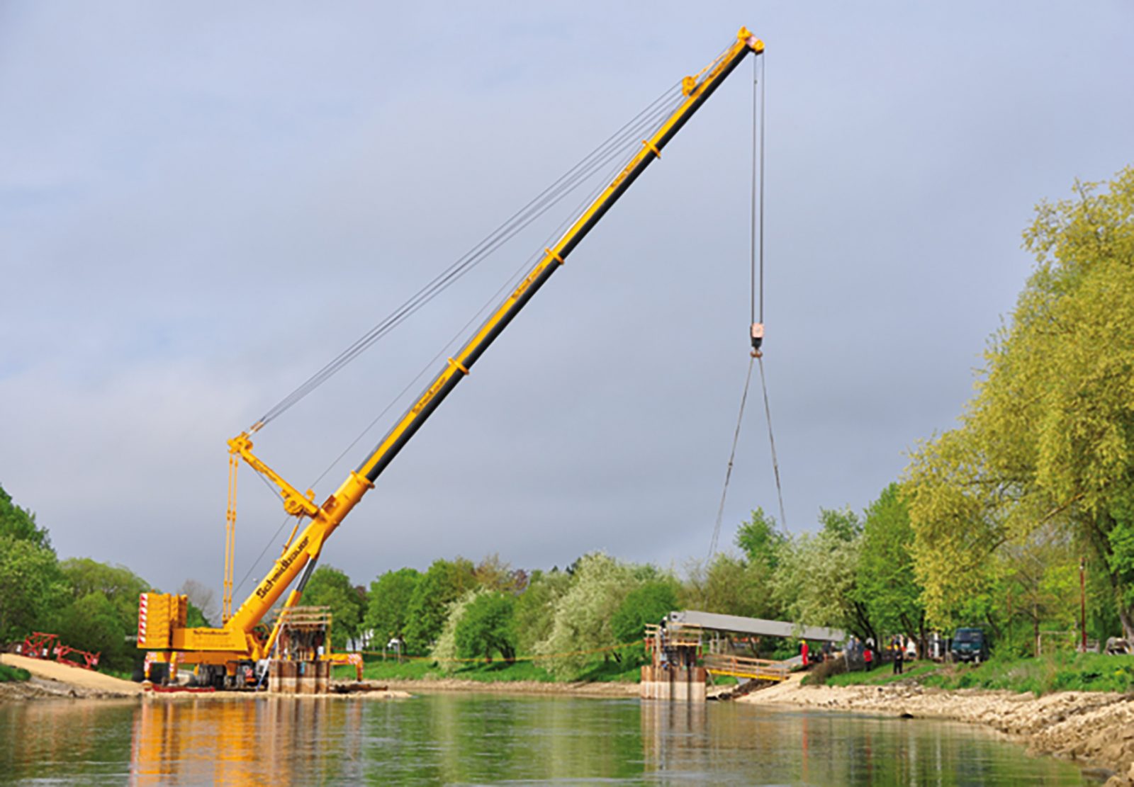Neubau der Geh-und Radwegbrücke über die Donau, beim Bootshaus