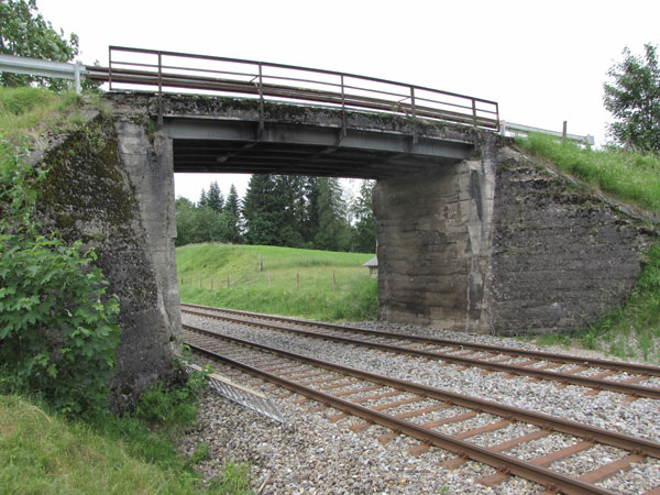 Straßenbrücke bei Bahn - km 112,560 / Buchloe - Lindau