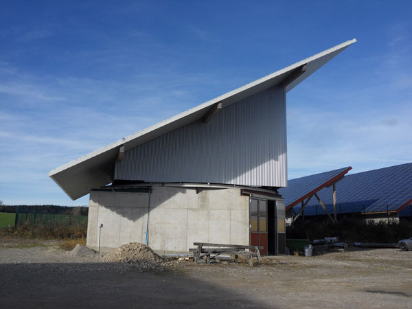 5 Lagerhallen mit drehbar nachgeführtem Photovoltaikdach in Kammlach