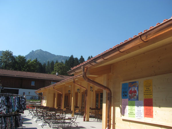 Neubau Veranstaltungsgebäude mit Außenanlage in Schwangau
