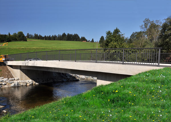 Erneuerung der Brücke über die Rothach bei Eyenbach