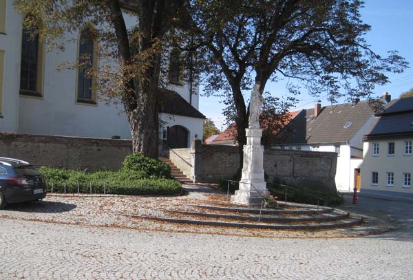 Kirchenmauer Waal