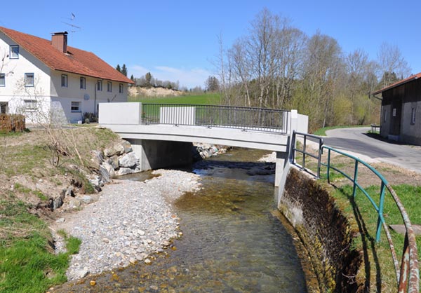 Erneuerung der Tobelbachbrücke in Oberschmitten